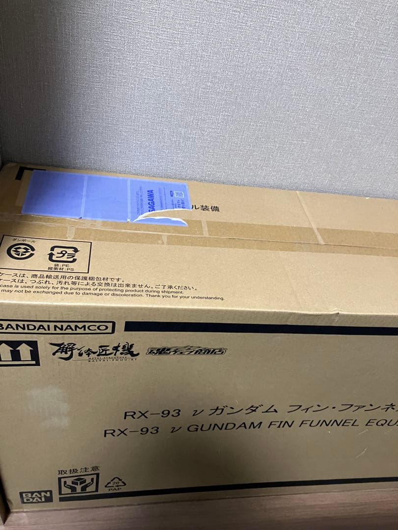 写真運輸箱未開封　解体匠機 　RX-93 νガンダム フィン・ファンネル装備