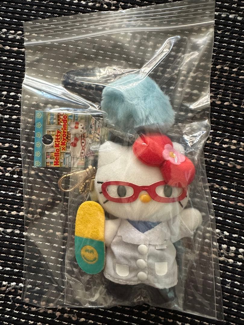 ご当地キティ　杏林堂コラボ　ストラップ ハローキティ 薬剤師