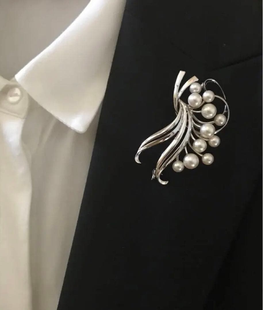 【特価！】MIKIMOTO 華やか　ゴージャス　AKOYA ブローチ 特価！】MIKIMOTO 華やかゴージャスAKOYA ブローチ