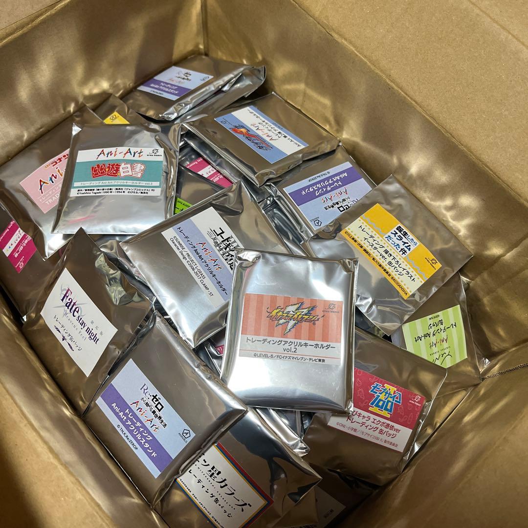 アニメグッズ まとめ売り 大量 キーホルダー アクリルスタンド 缶バッジ 1 500 アニメグッズ まとめ売り 大量 缶バッジ キーホルダー アクスタ 紙