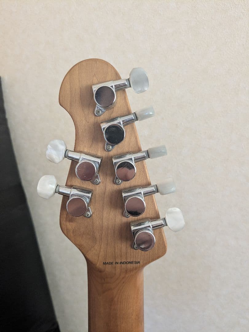 Sterling by MUSICMAN JP157 ジョンペトルーシモデル