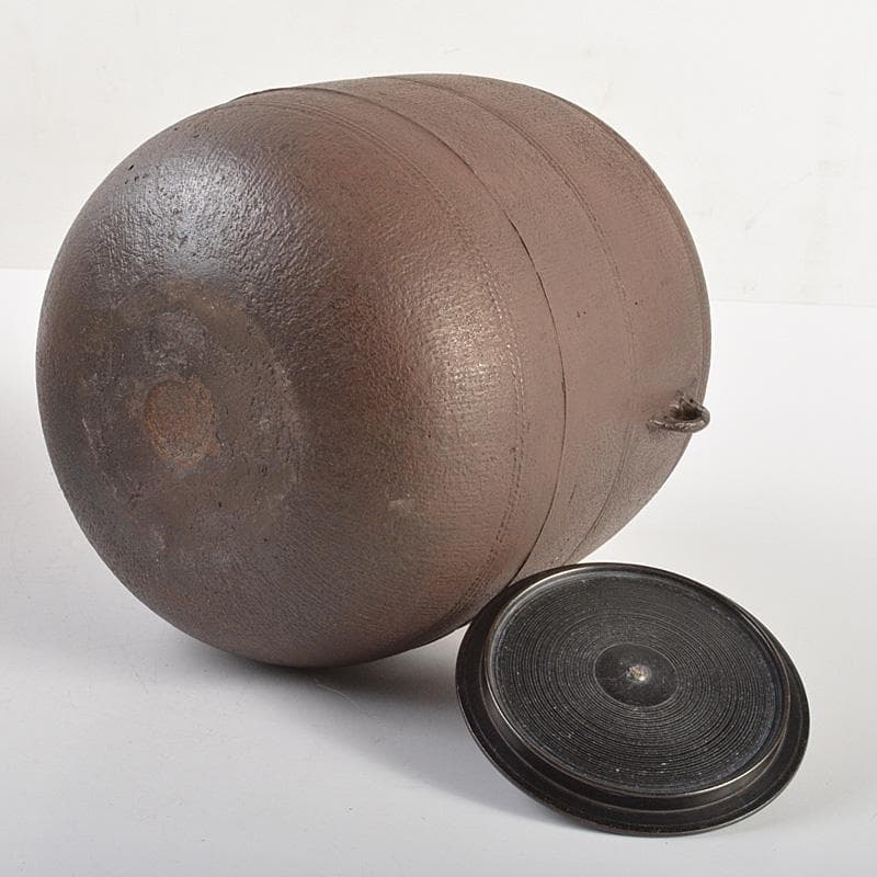 茶道具　釜師　畠春斎作　立俵釜　鉄釜　共箱　M　6614C