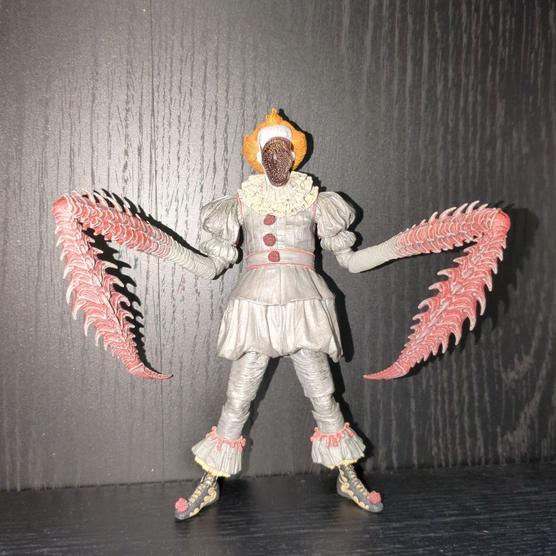 ペニーワイズネカフィギュア