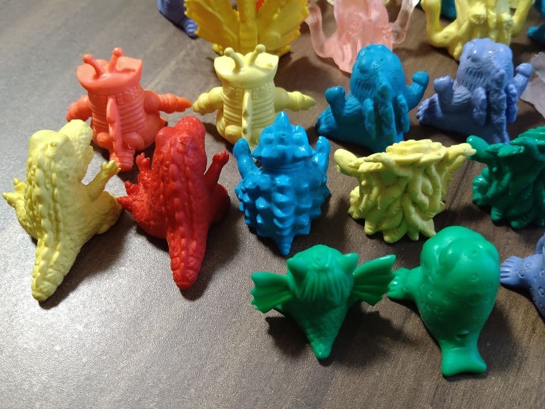 当時物】ガシャポン ゴジラ怪獣軍団 63体セット - メルカリ