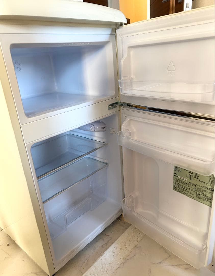 ホワイト 2ドア冷蔵庫 ガラス棚付き