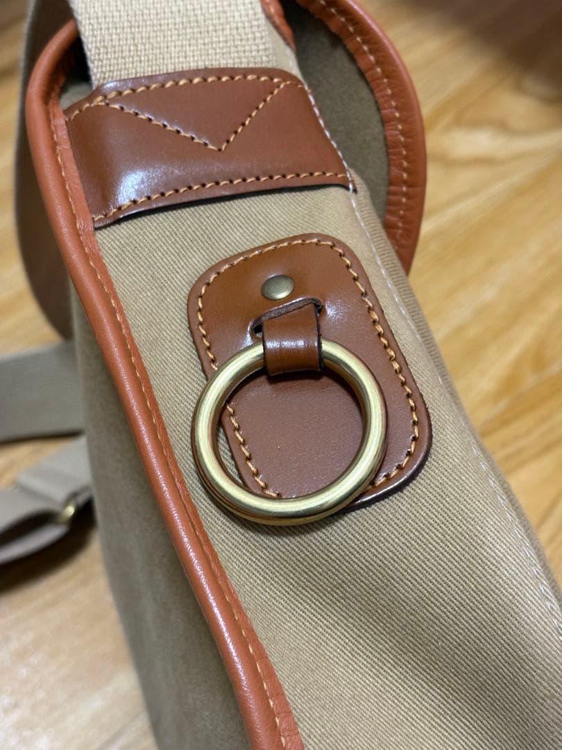 Brady ショルダーバッグ ベージュ