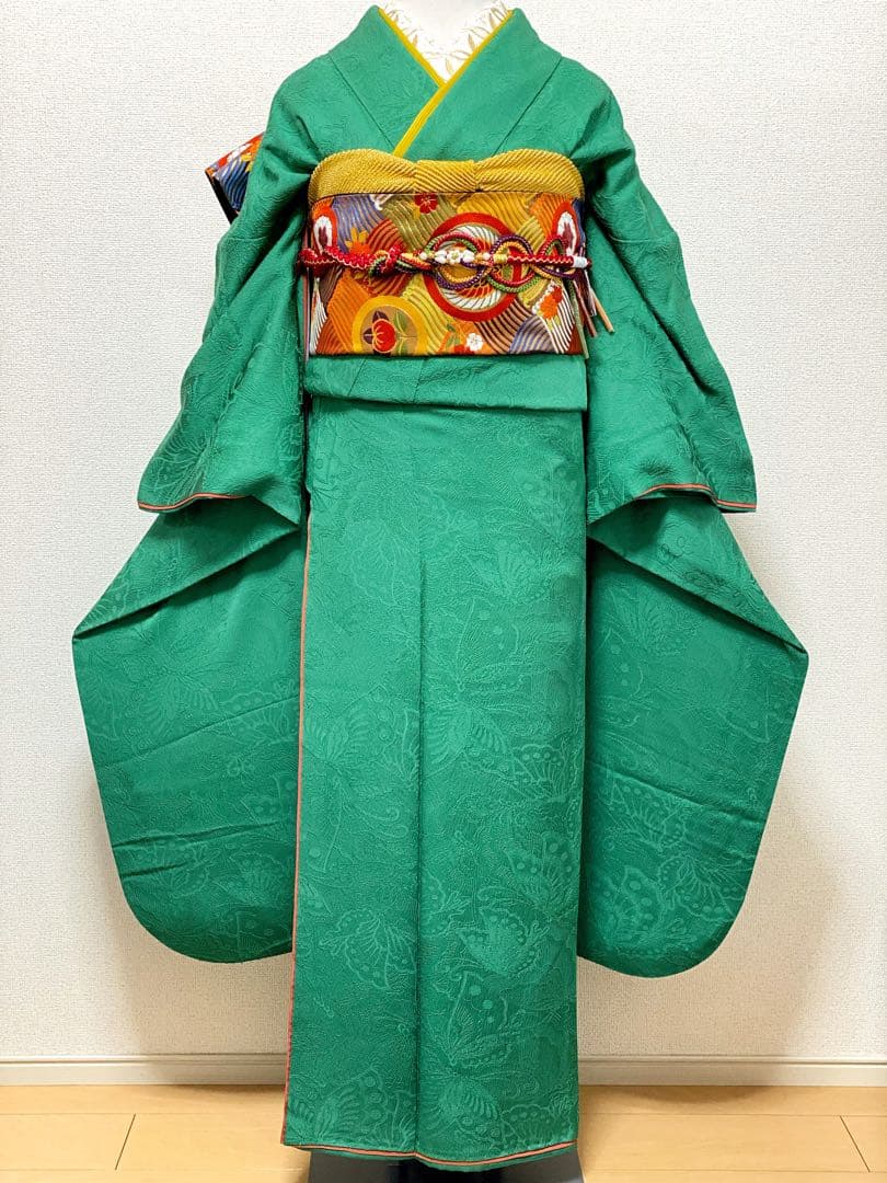 振袖セット 緑の色無地 艶やかな蝶の地紋に花の洒落紋 一つ紋 正絹 成人式