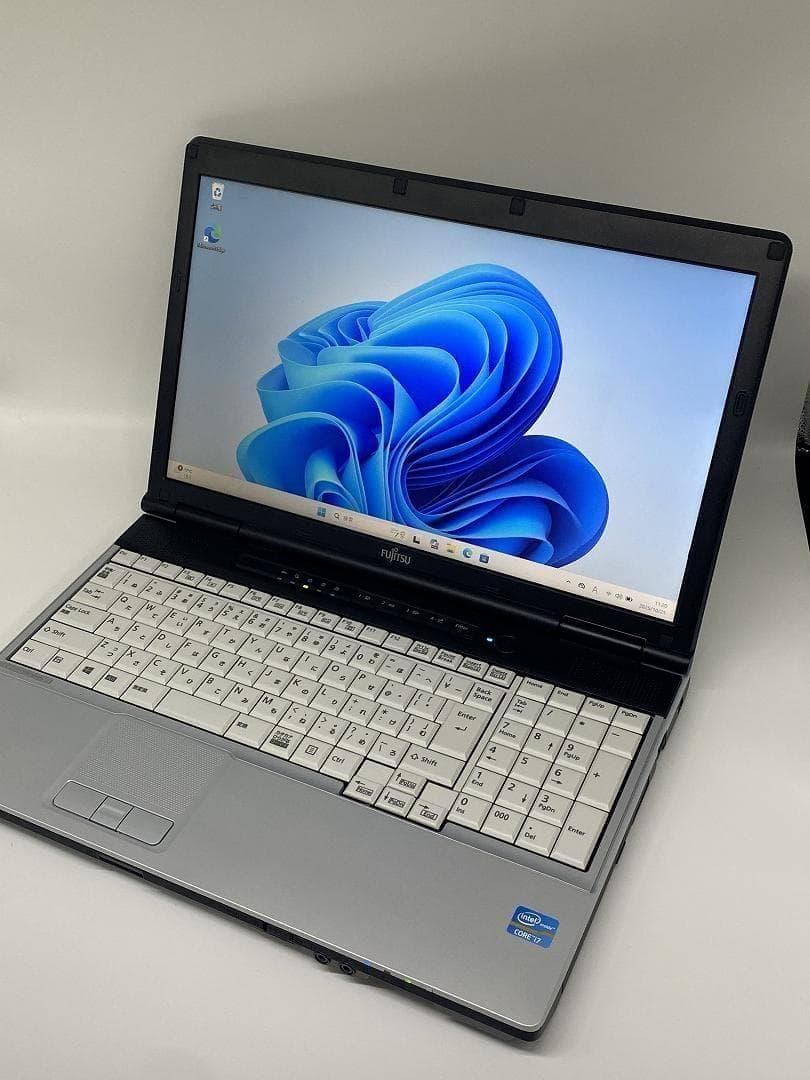 FUJITSU】爆速Core i7/新品SSD256GBノートパソコン C3 - メルカリ