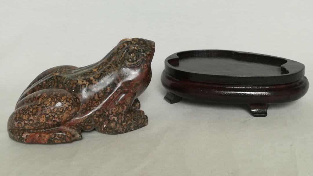 天然石 置物 カエル 蛙 台座付き