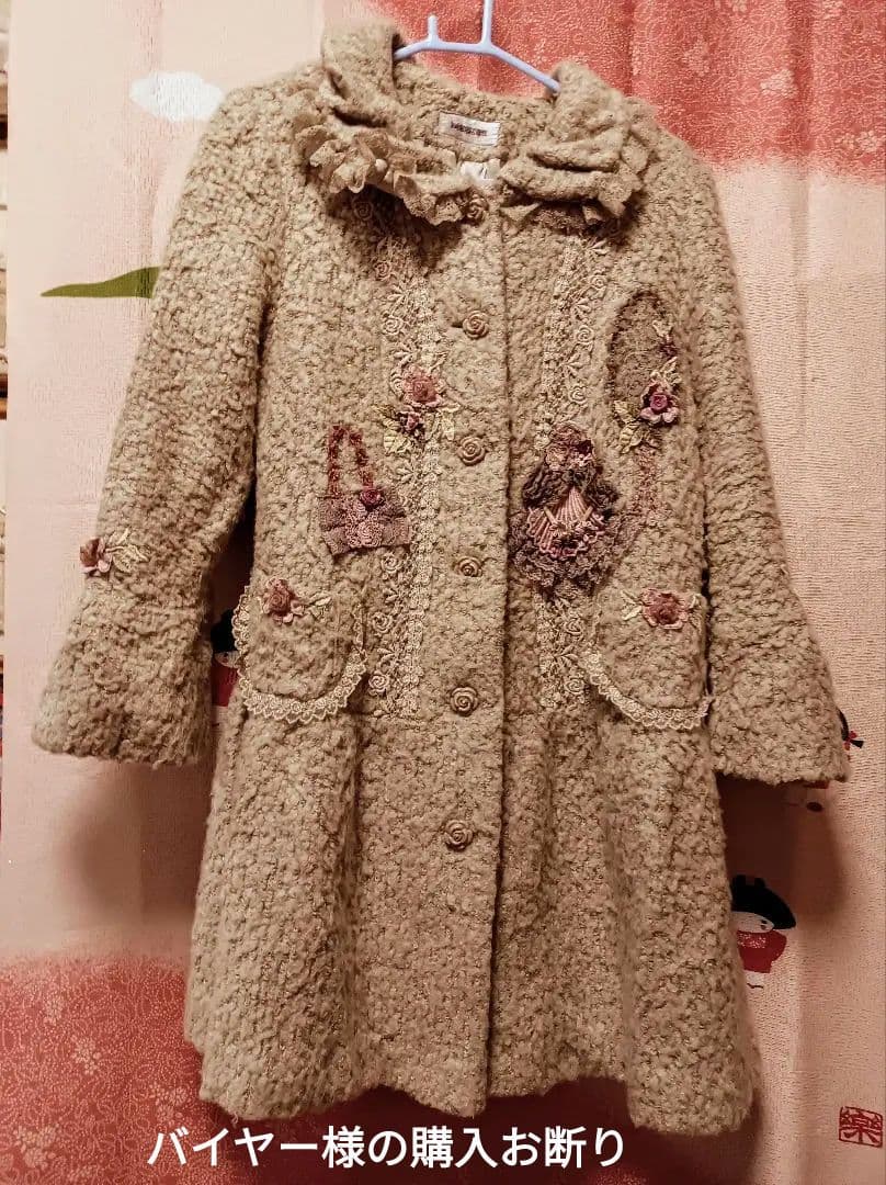 日本製株式会社ドロシー人形、花、バッグ刺繍レース使いコート 日本製株式会社ドロシー人形、花、バッグ刺繍レース使いコート 日本製
