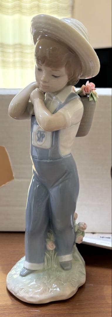 【LLADRO】花かごの少年【新品未使用】 LLADRO リヤドロ フィギュリン 「花かごの少年」 創業604周年記念作品