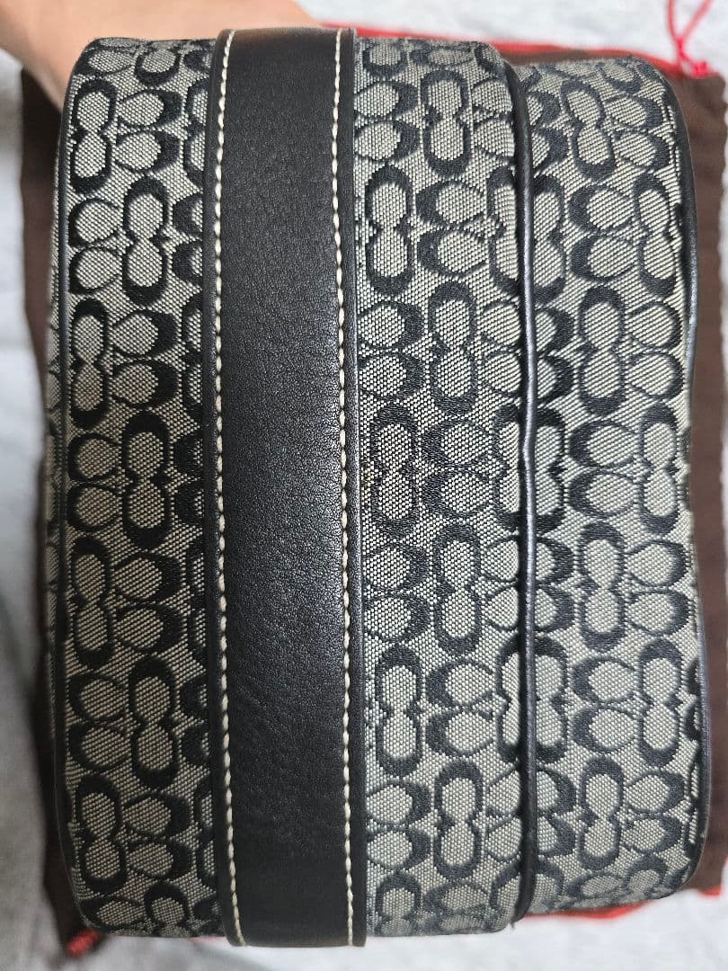 コーチ ミニシグネチャー 斜め掛け可 ショルダーバッグ ブラック グレー