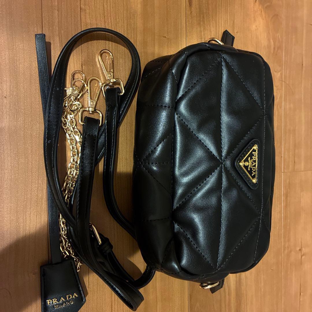 PRADAブラックショルダーバッグノベルティ