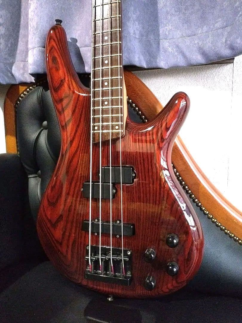 グレーエレキギター fenderギターストラップ付き（値段交渉受け付け