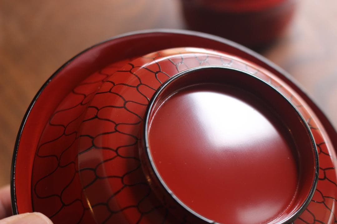 デッドストック！極上朱漆に風情ある網目文の美しい煮物椀2点（検