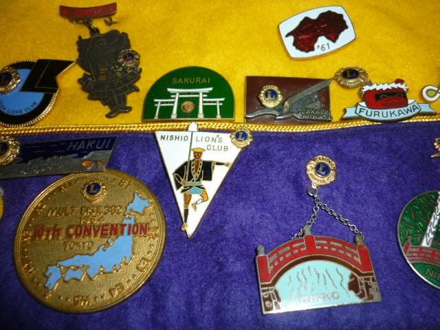 ◇ライオンズクラブ 帽子と七宝製ピンバッジ48個 1個は元会長10K 10金