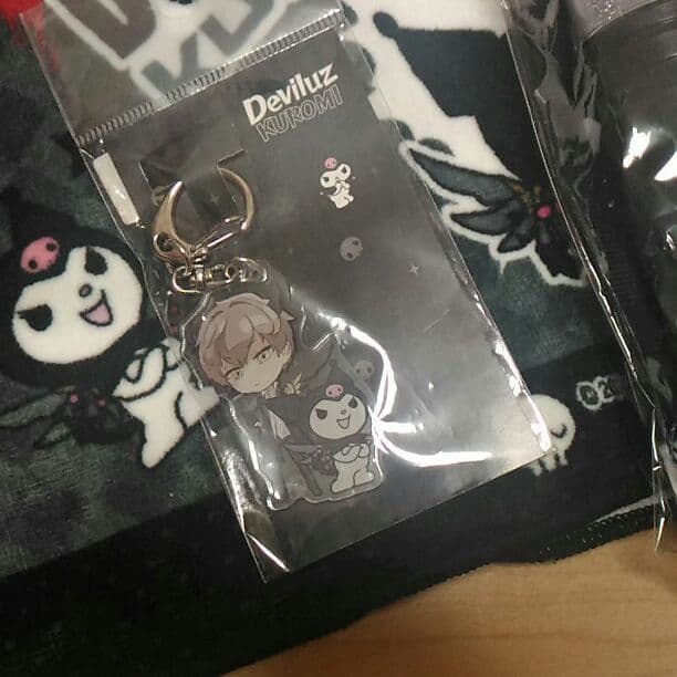 luz 　グッズ　三枚目まであります。