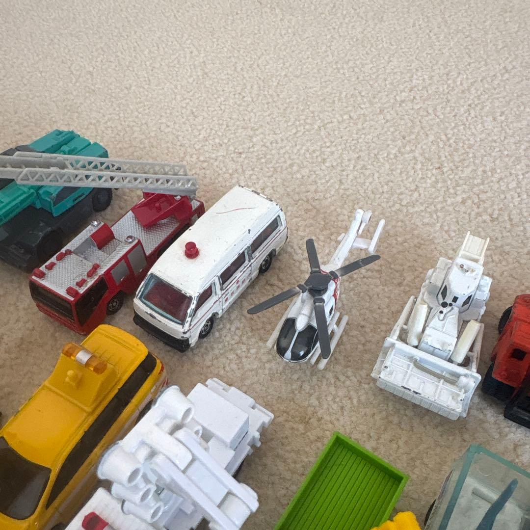 トミカ ミニカー33台セット まとめ売り - メルカリ