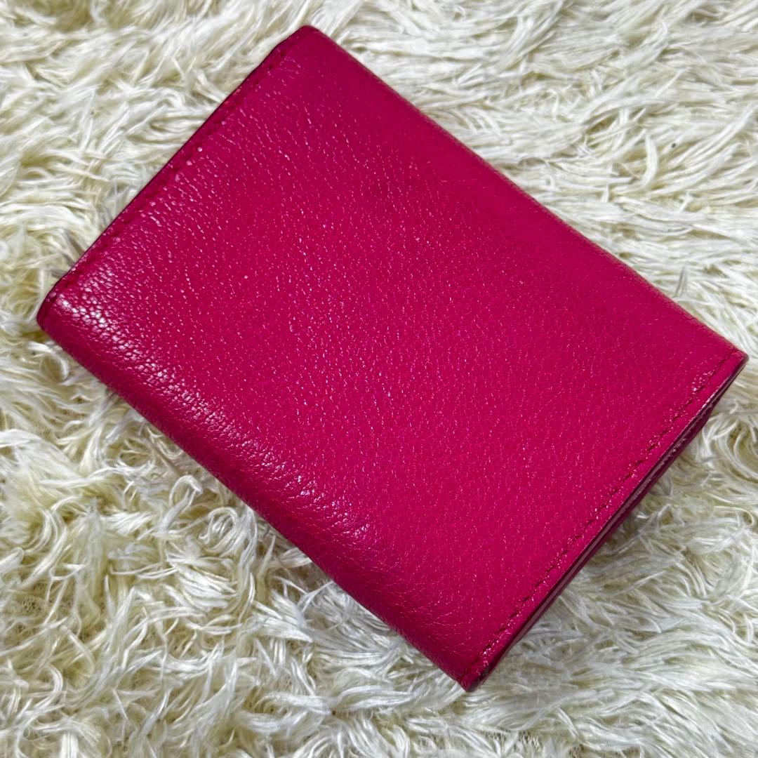 大人気✨ミュウミュウ　三つ折り財布　マドラスレザー　ゴールド金具　シボ　ピンク
