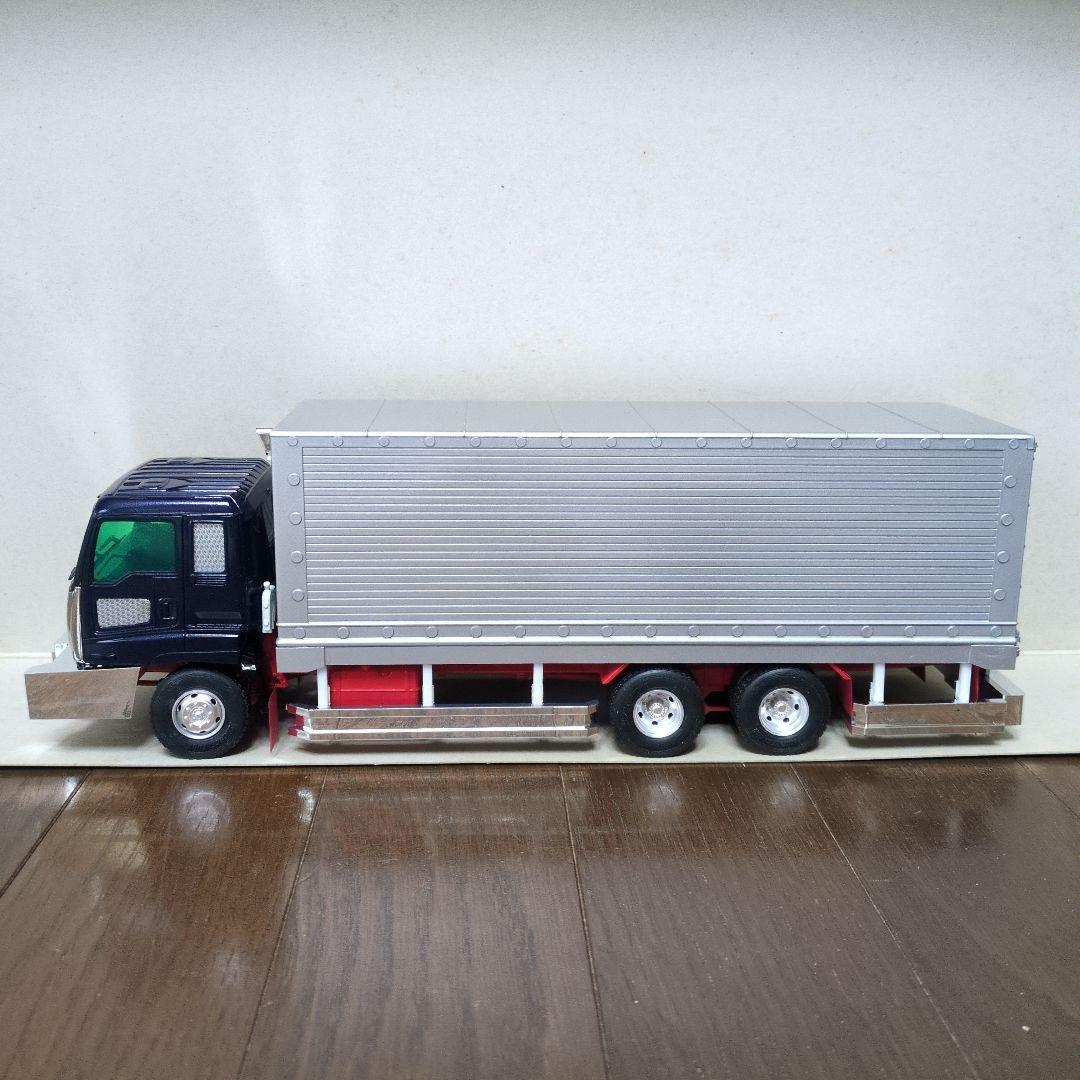 アオシマ デコトラ いすゞギガ 冷凍車