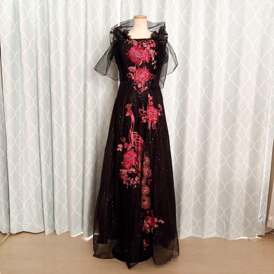 カラオケドレス 発表会 孔雀刺繍の黒ロングドレス