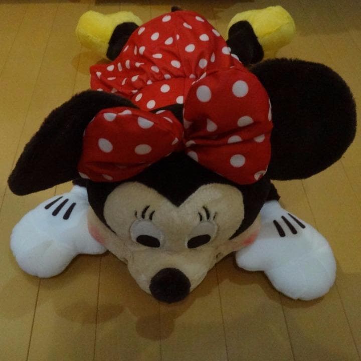 ミニーマウス ギガジャンボ 赤いほっぺの寝そべりぬいぐるみ タグ付き