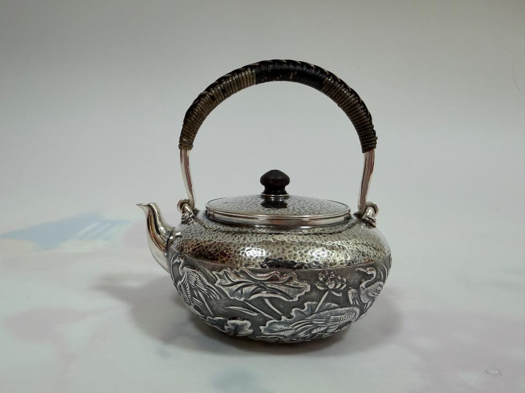 純銀製 鶴と蓮文様 鎚目紋 湯沸 銀瓶 煎茶道具