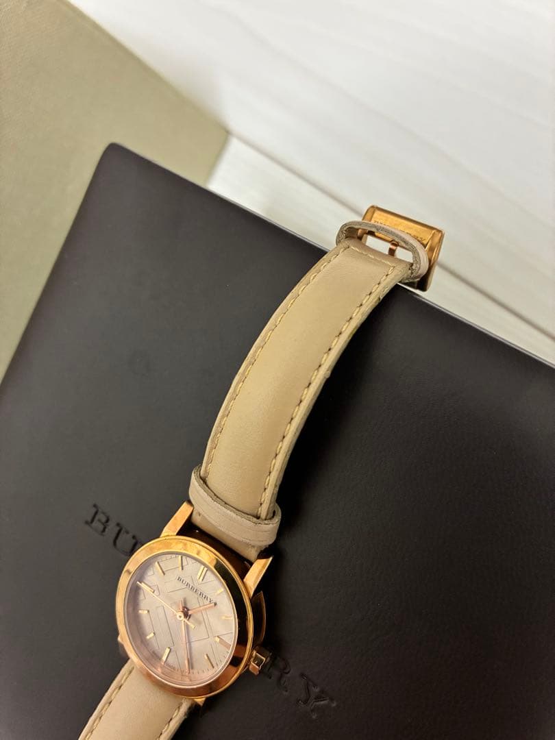 バーバリーピンクゴールドベージュレザーストラップ ウォッチ