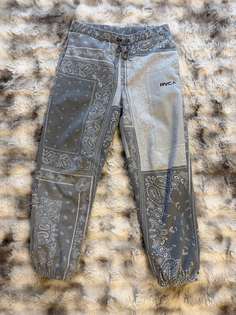 RVCA ペイズリー柄セットアップ