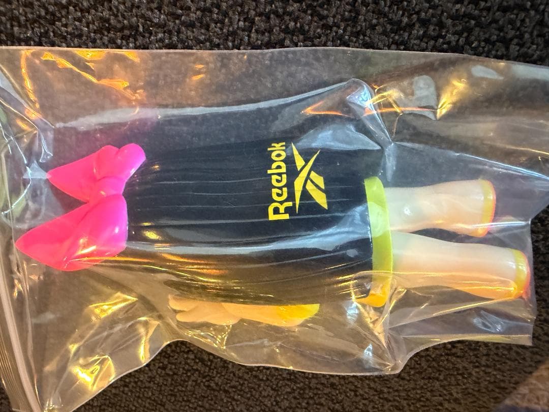 Reebok × grape brain にぎるちゃん 2体＆カード ソフビ - メルカリ