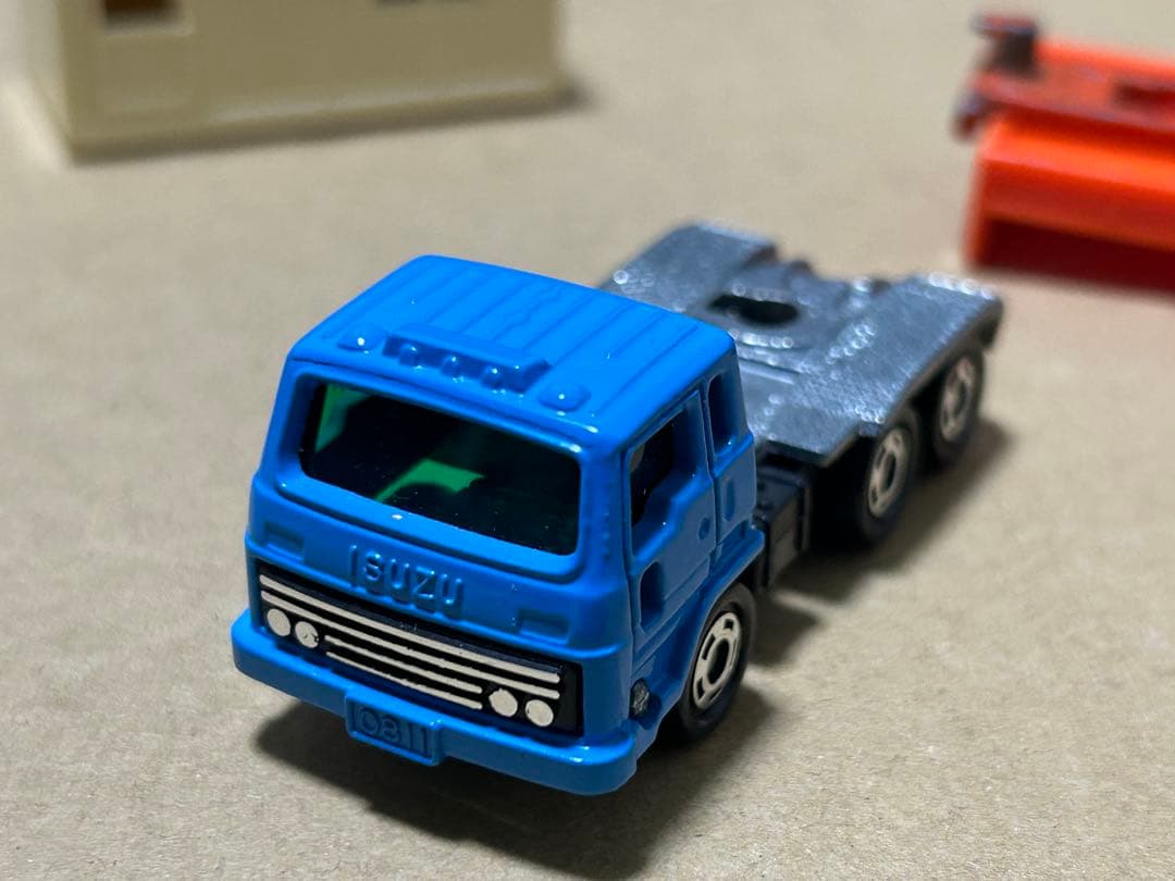 ロングトミカ いすゞ V12 ハウストレーラー 青ヘッド