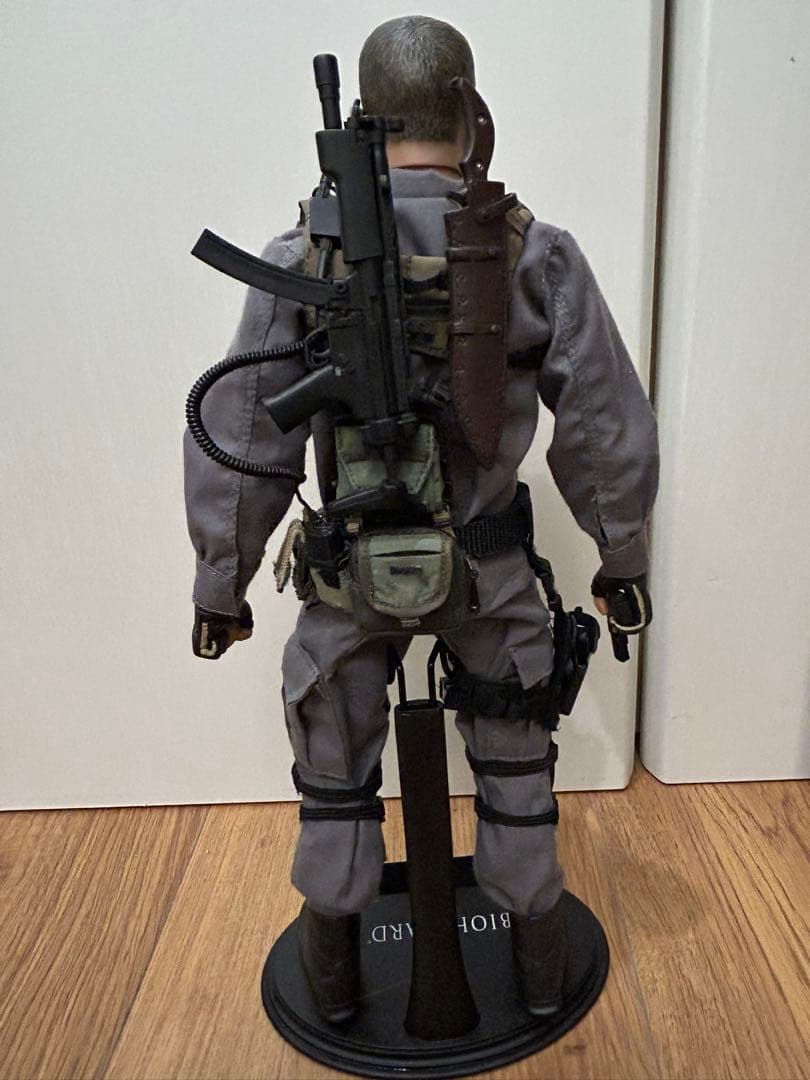 ホットトイズ カスタムフィギュア バイオハザード クリス・レッド