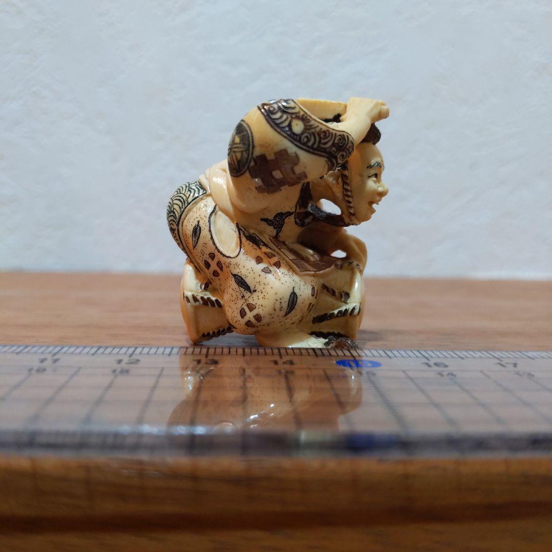 時代提げ物 彩色人物根付 天然素材 在銘【三番叟】高さ約3.9cm