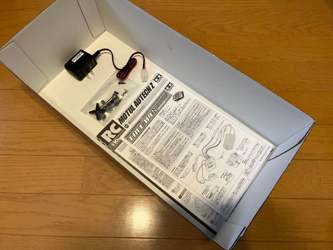 タミヤ 1/10 モチュールオーテックZ RCメカ バッテリー、充電器つき