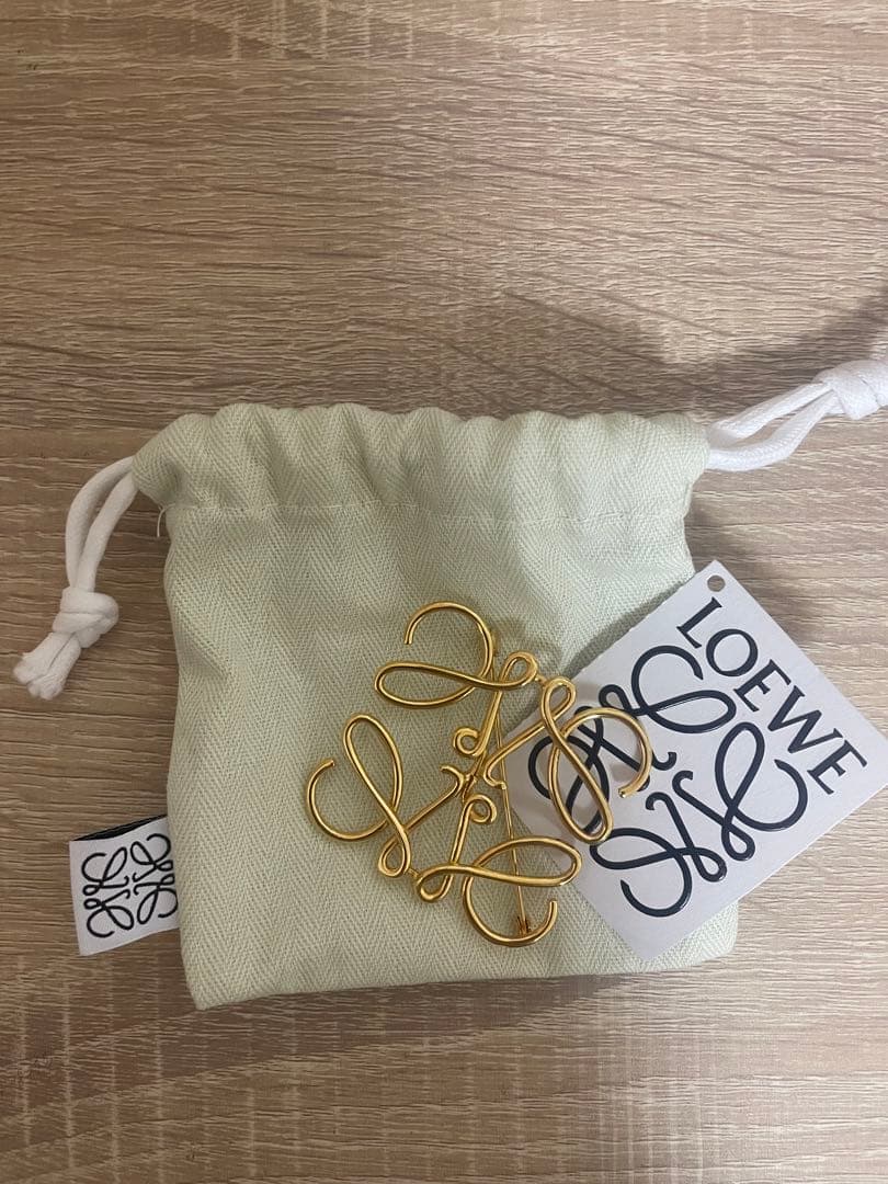 LOEWE ゴールド ブローチ 専用箱ポーチ付き ロエベ アナグラムゴールド