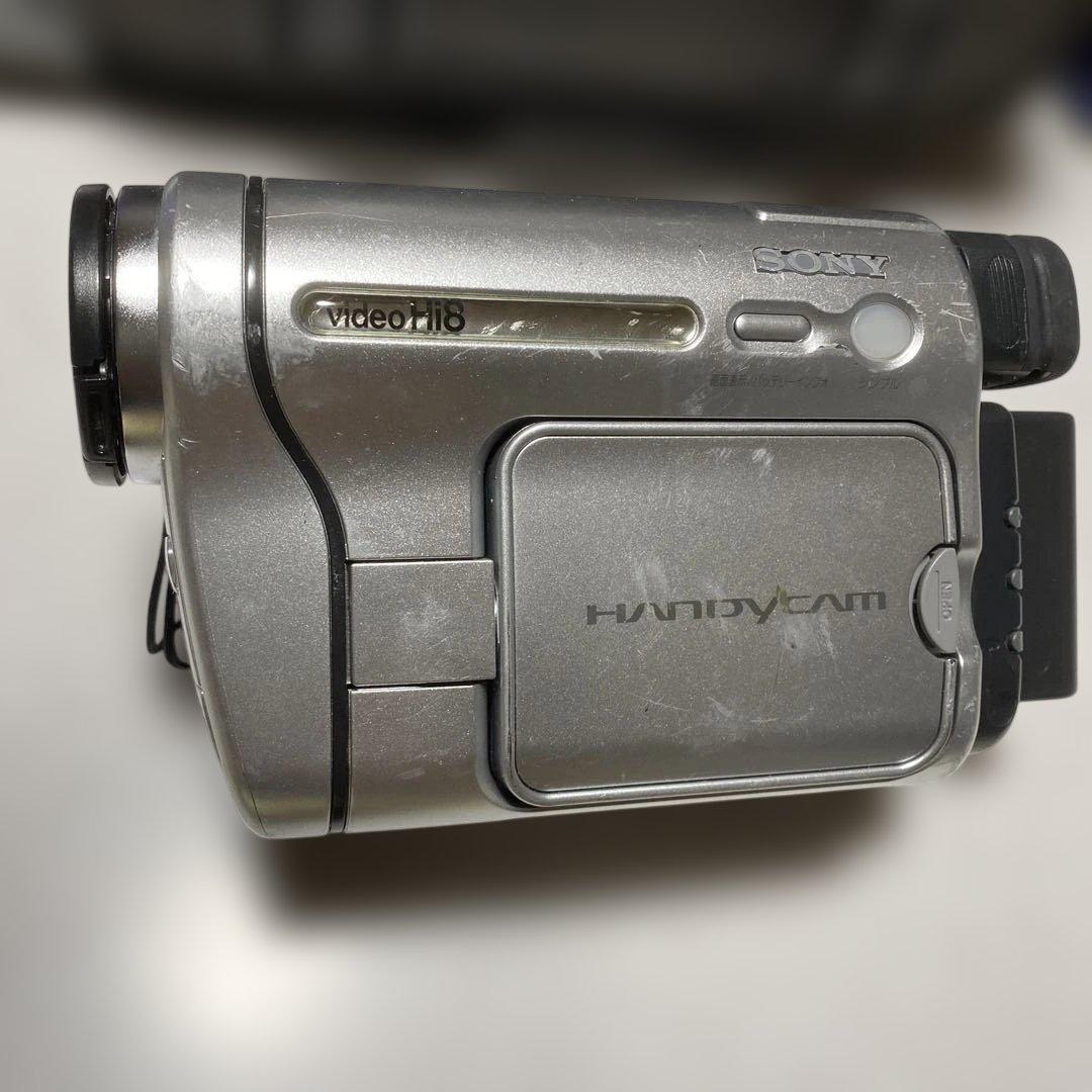 SONY VideoHi8Handycam CCD-TRV126 ①