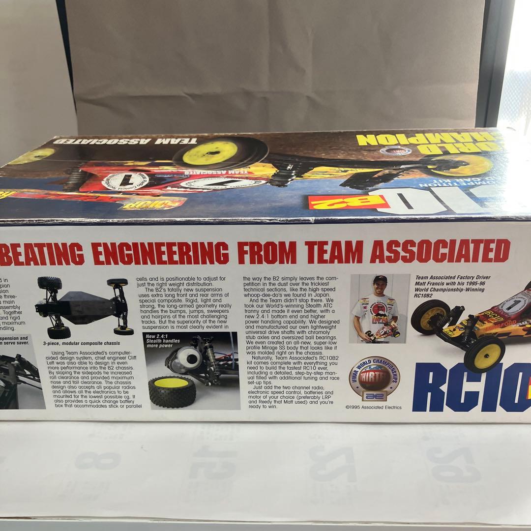 Team Associated RC10 B2 2WDオフロードカーキット