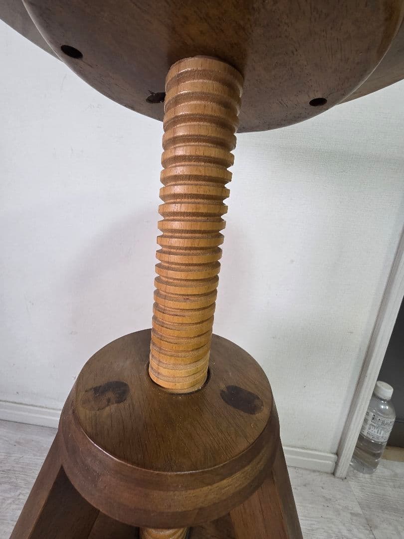 ルメスツール　ウォールナット材　高さ調整可能