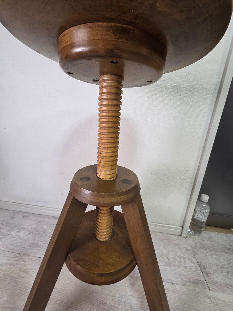 ルメスツール　ウォールナット材　高さ調整可能