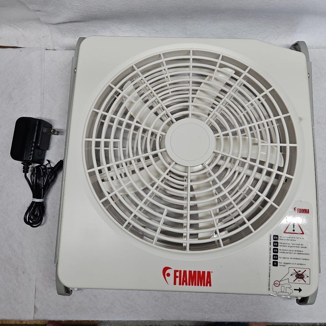 FIAMMA 吸排換気ファン DC12V 乾電池 の2電源