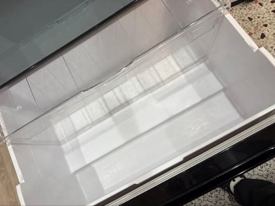 HITACHI 日立　冷蔵庫620L 大きいサイズ　クリスタルミラー2014年