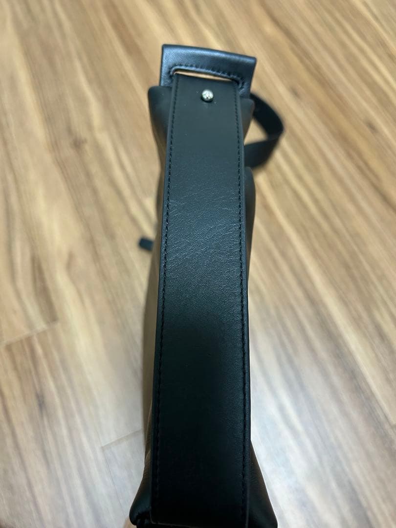 イアハピヨネ　ショルダーボディバッグ