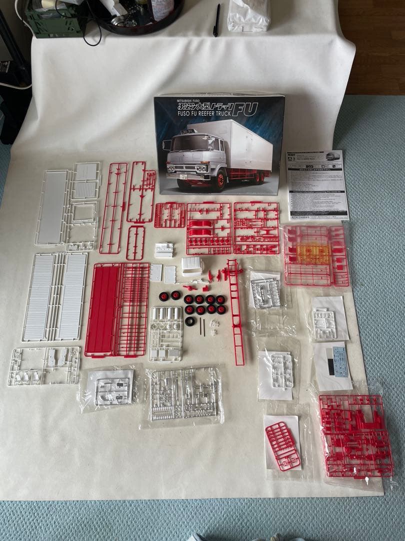 ふそう 大型トラック FU 1/32 ふそう FU113S 冷凍車 作りかけ ふそう 大型トラック FU 1/32 ふそう FU113S 冷凍車 作りかけ ふそう