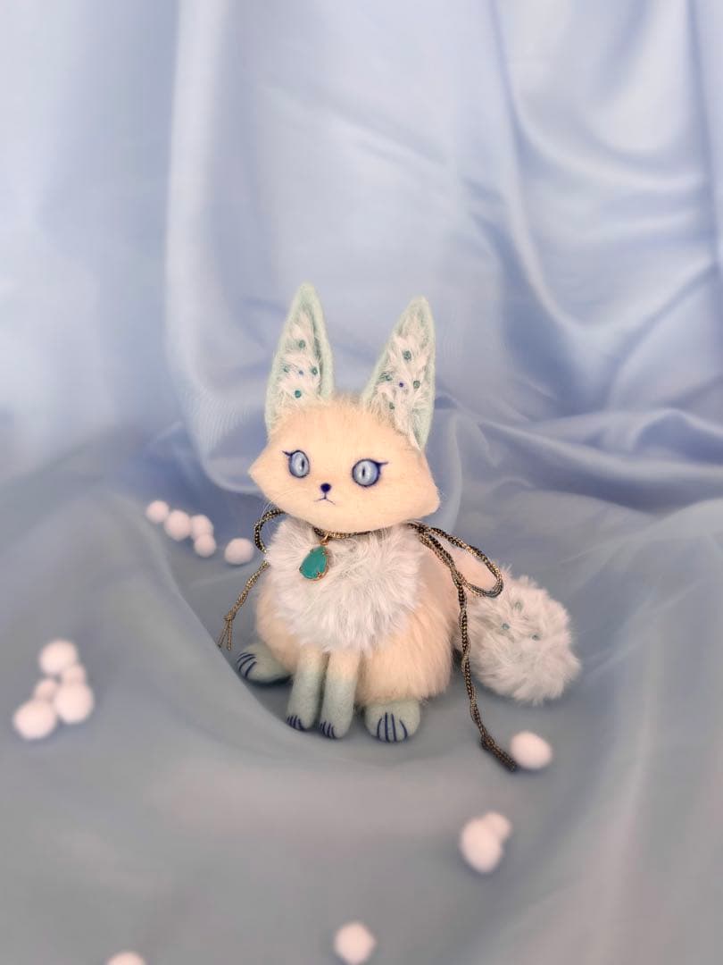 ふわふわゆきんこ狐ちゃん ハンドメイド 羊毛フェルト キツネ - メルカリ