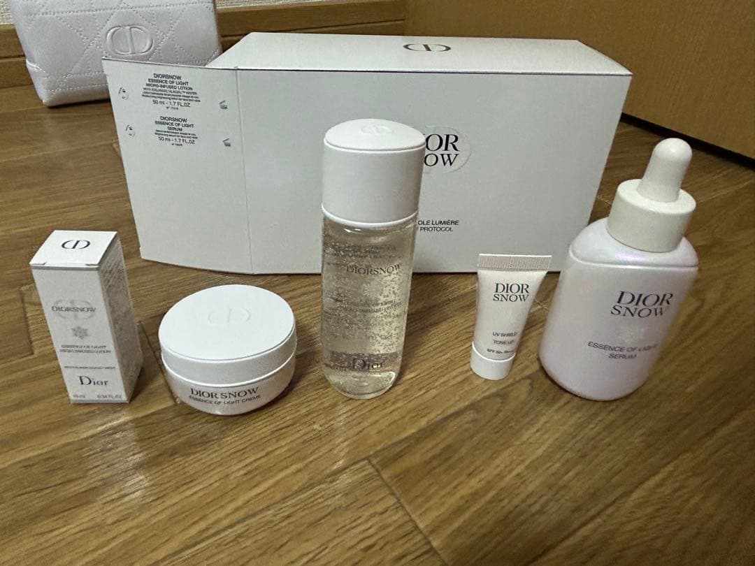 DIOR スノーエッセンスコフレ　限定版 ディオール スノーエッセンスコフレ限定品 【公式通販】