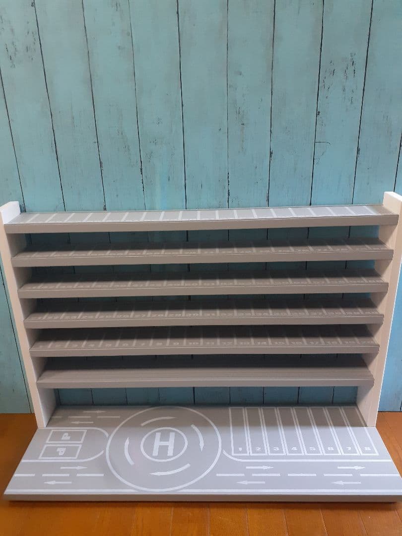 最新版7段トミカプラレール収納棚1枚板仕様ヘリポート付