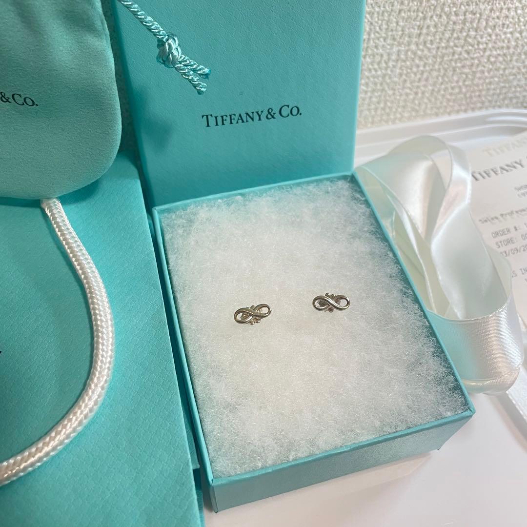 Tiffany & Co. 無限大モチーフピアス
