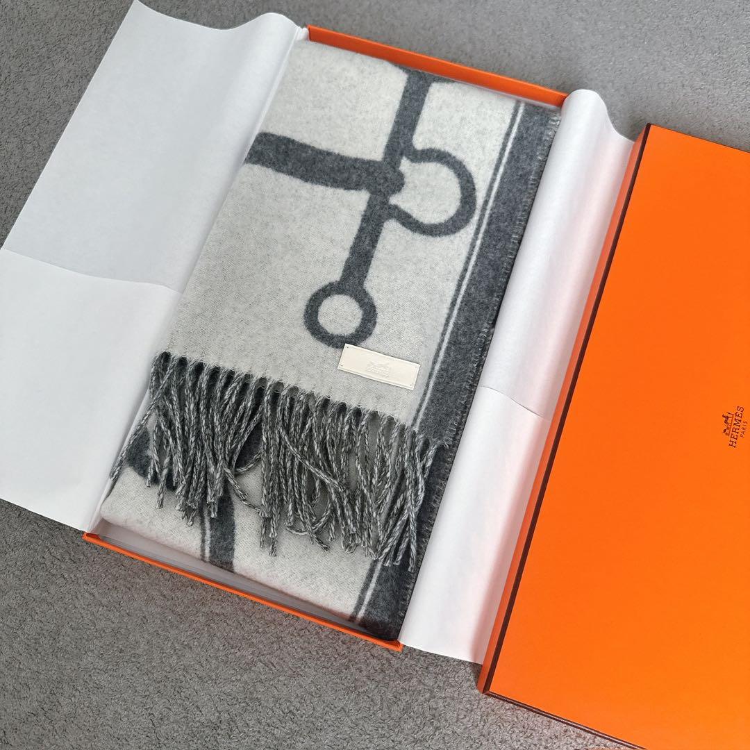 新品未使用　エルメス　カシミヤマフラー　《モール》　2025AW グレー 白