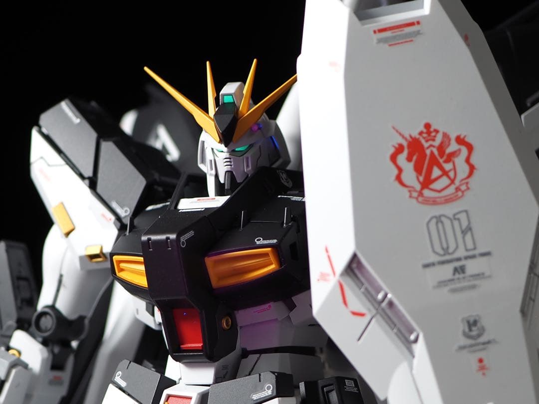 mg Hi-νガンダム 全塗装 完成品 筋彫り追加 νガンダムカラー - メルカリ