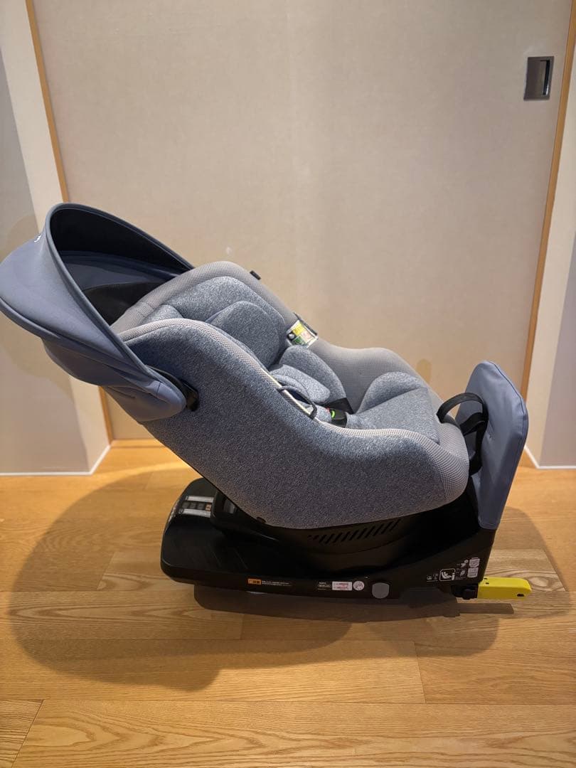 アップリカ　クルリラプラスライトISOFIX新生児から4歳まで